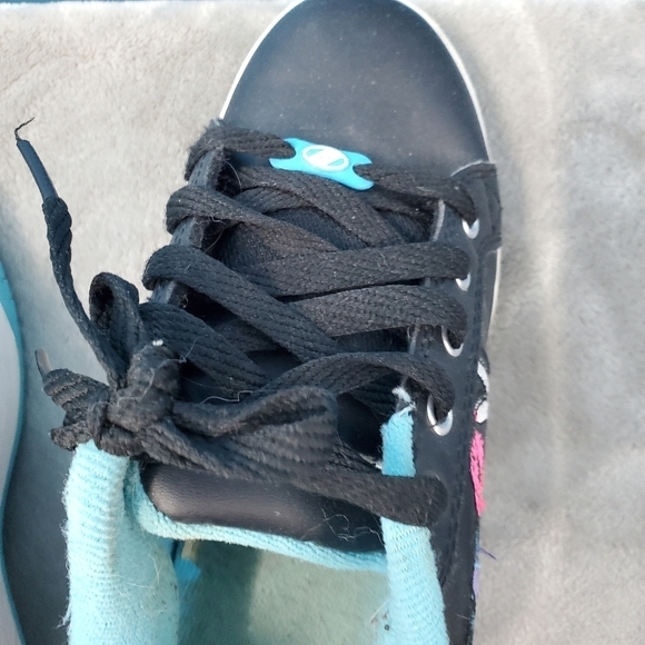 Heelys black and blue with graphic design girls 4 - Picture 10 of 13